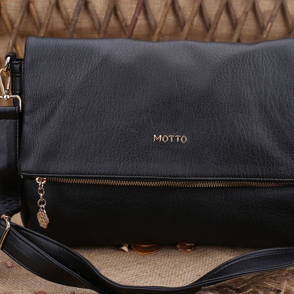 Motto Siyah Yandan Asmalı Çanta