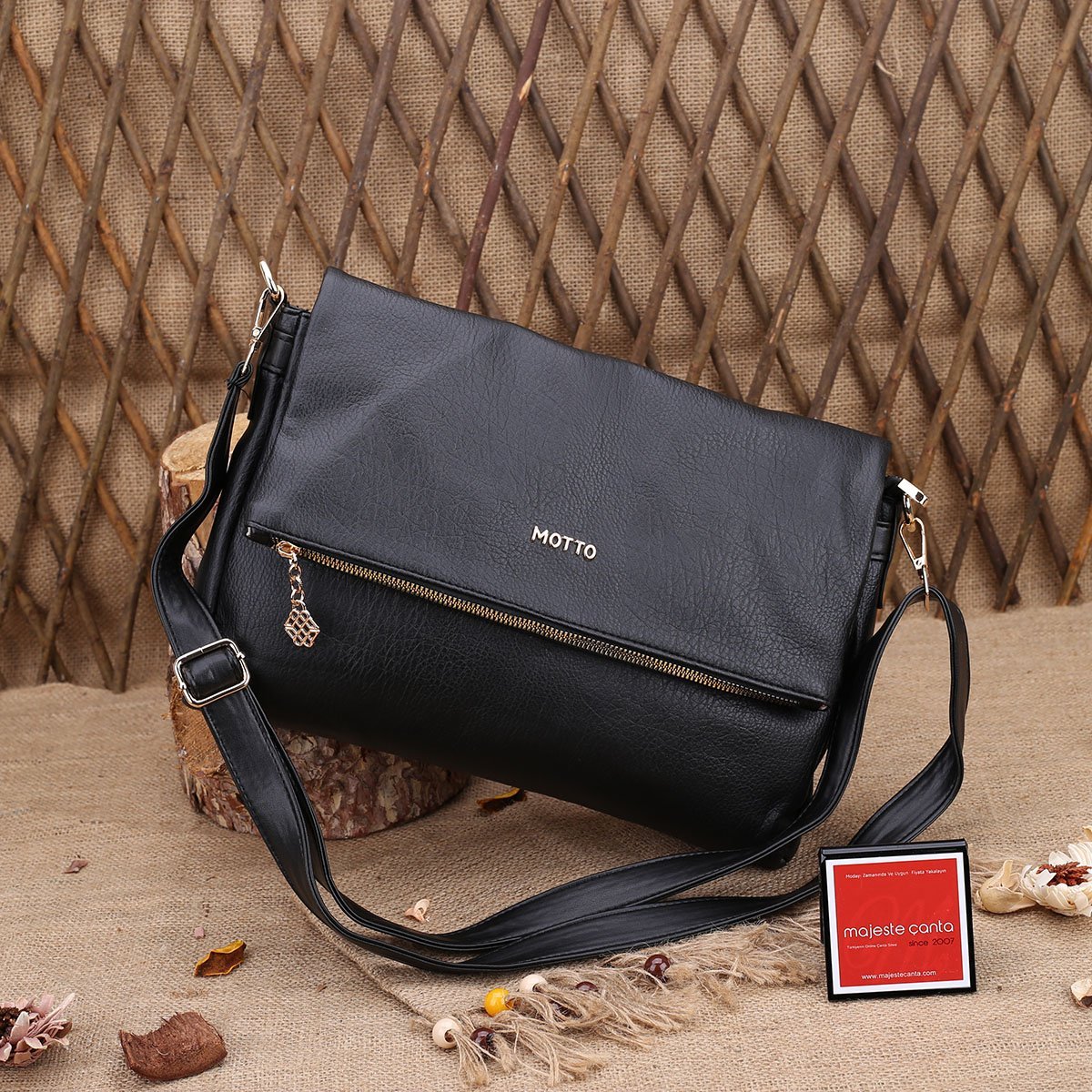 Motto Siyah Yandan Asmalı Çanta