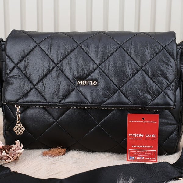 Motto Siyah Postacı Model Çanta