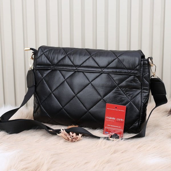 Motto Siyah Postacı Model Çanta