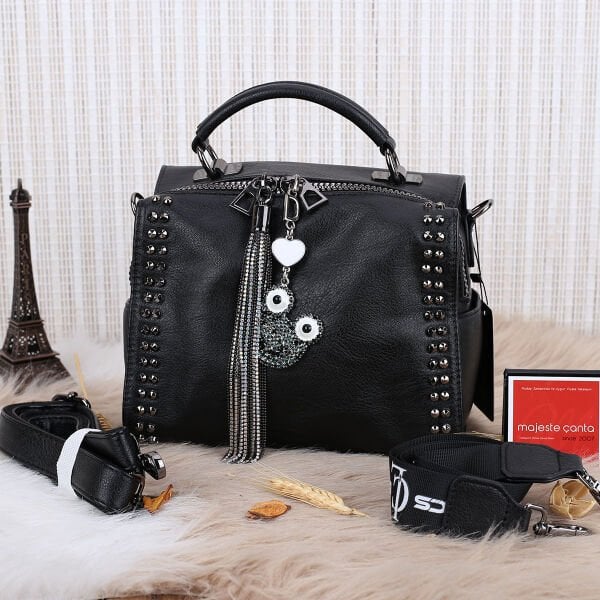 Yeni Sezon Siyah Zımbalı Çanta