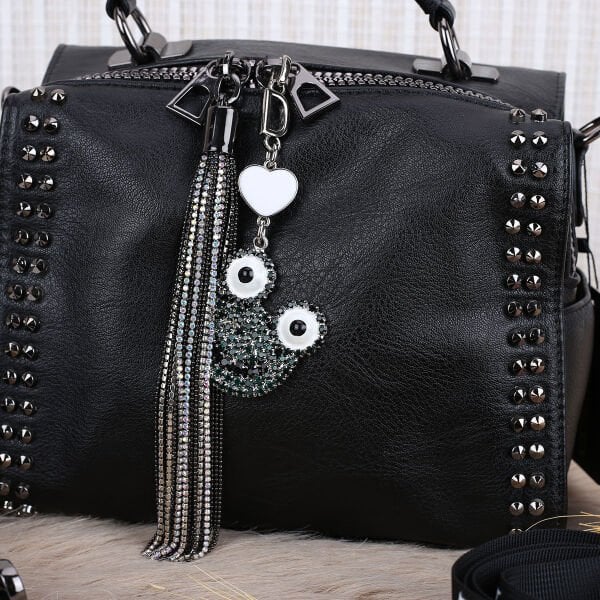 Yeni Sezon Siyah Zımbalı Çanta