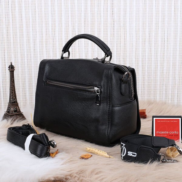 Yeni Sezon Siyah Zımbalı Çanta