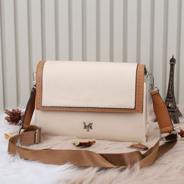 Motto Bej Zımbalı Yandan Asmalı Çanta