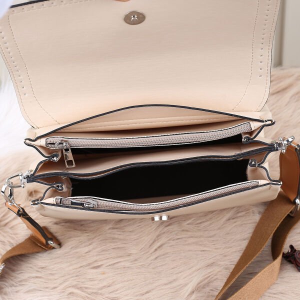 Motto Bej Zımbalı Yandan Asmalı Çanta