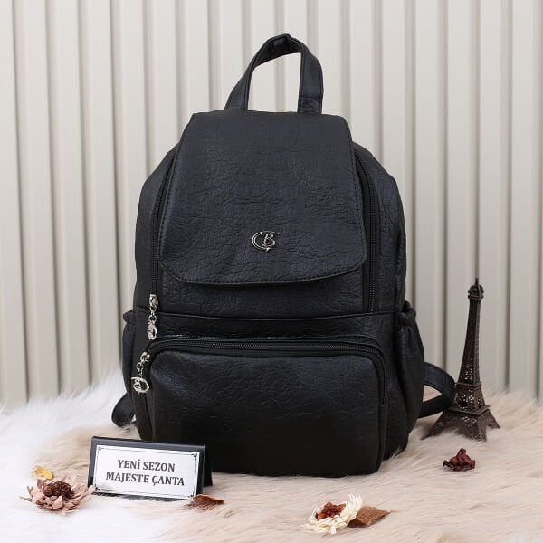 Siyah Yumuşak Deri Sırt Çantası