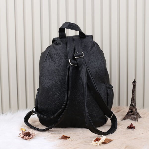 Siyah Yumuşak Deri Sırt Çantası