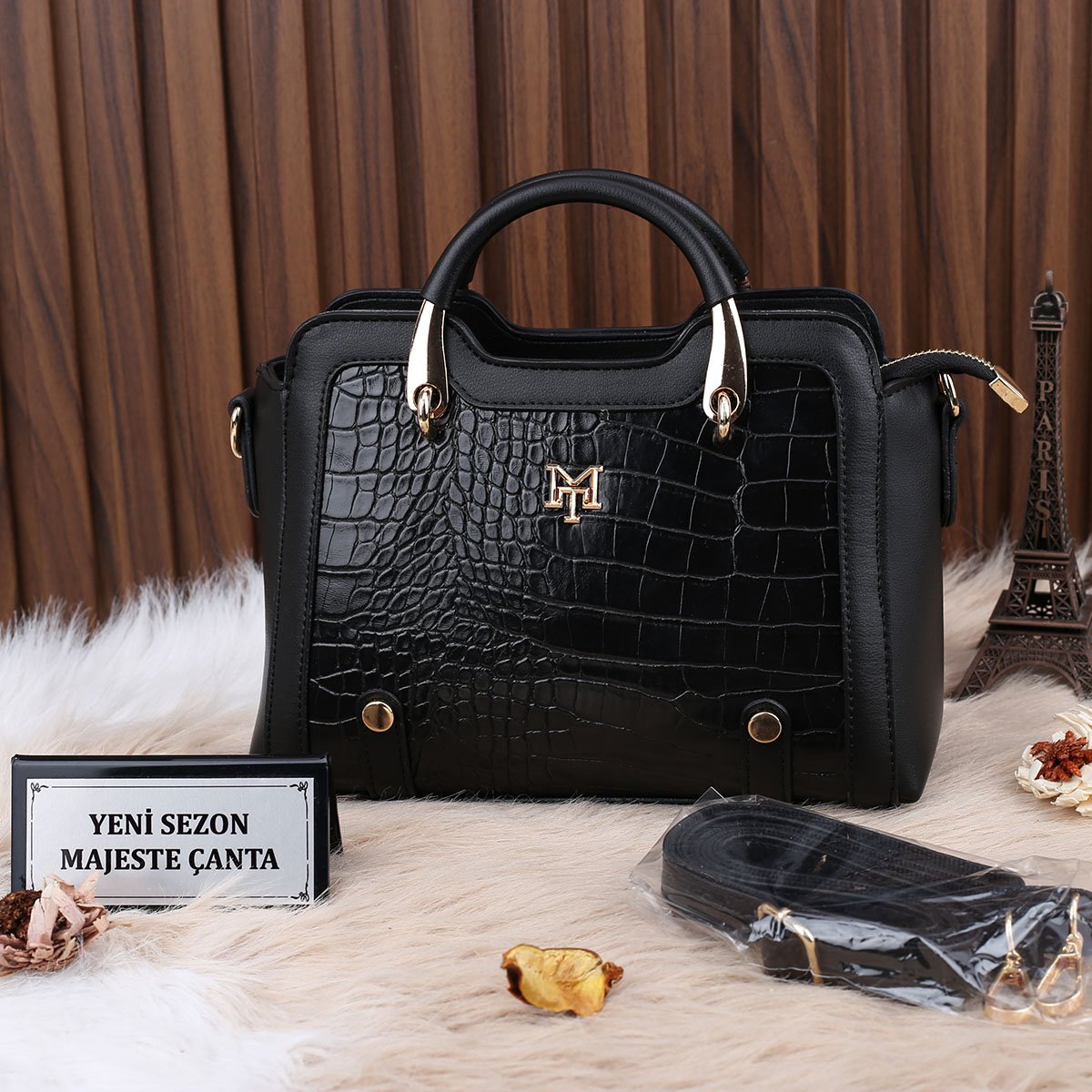 Motto Siyah Elde Tutmalı Kadın Çanta