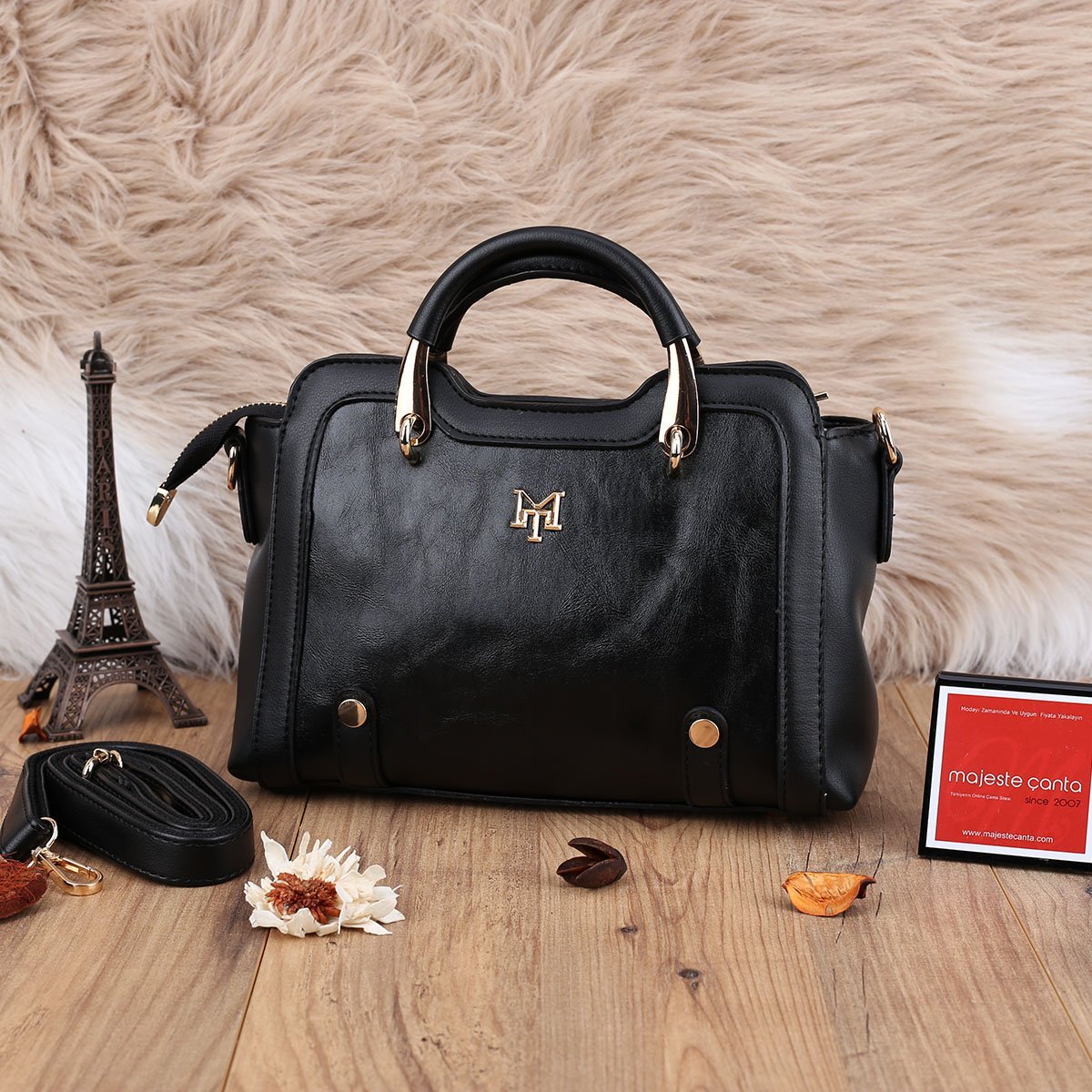 Motto Siyah Elde Tutmalı Kadın Çanta