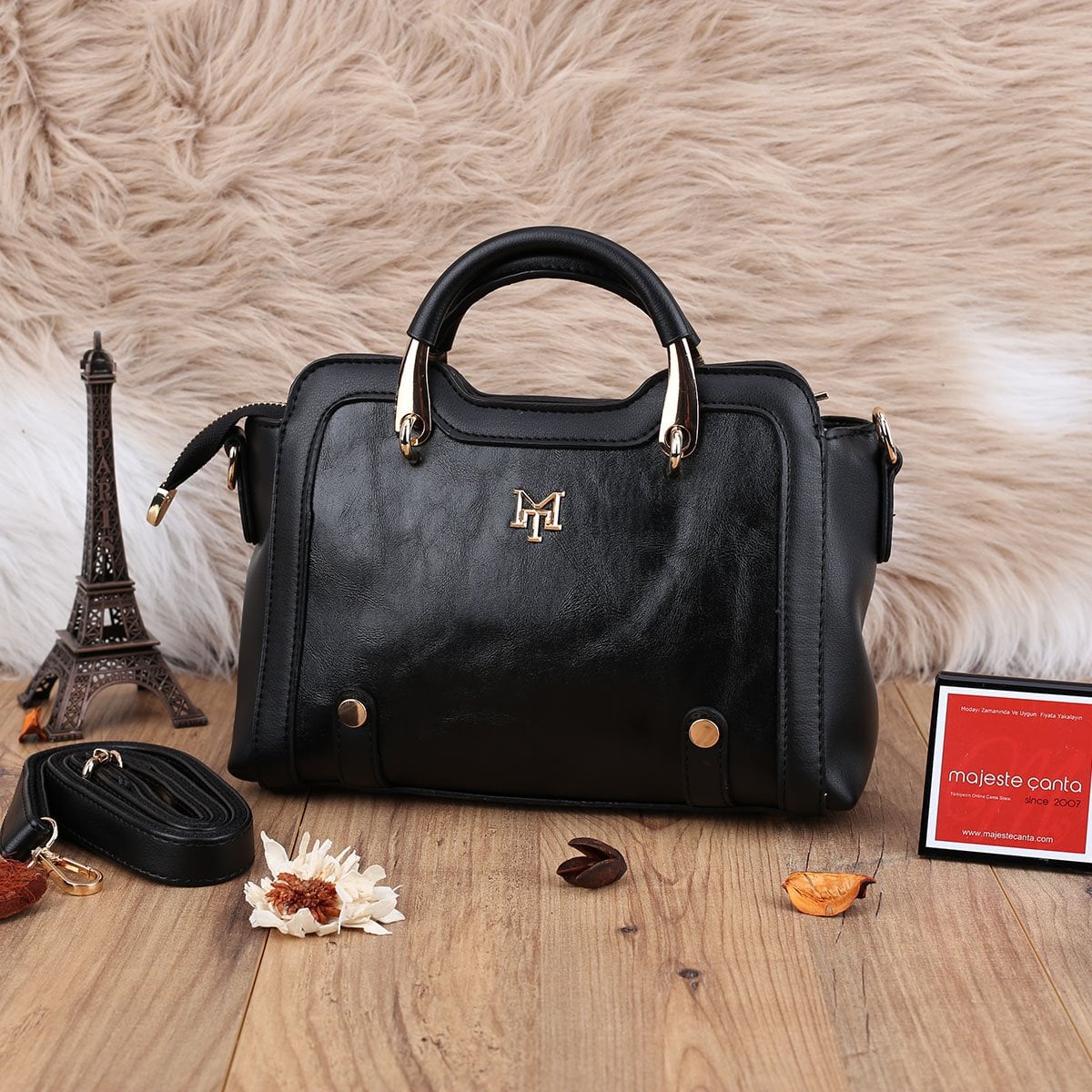 Motto Siyah Elde Tutmalı Kadın Çanta