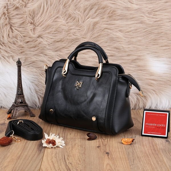 Motto Siyah Elde Tutmalı Kadın Çanta