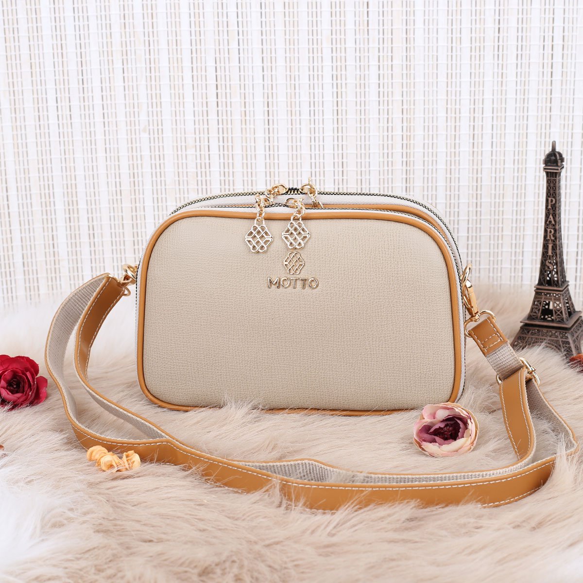 Motto 3 Gözlü Bej Yandan asmalı Kadın Çanta
