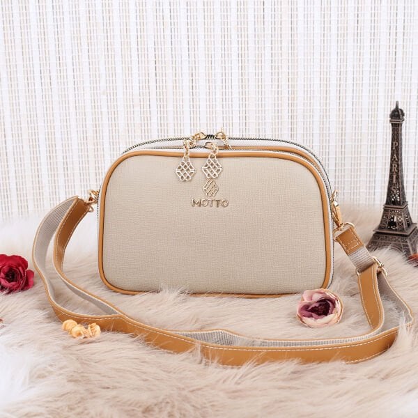 Motto 3 Gözlü Bej Yandan asmalı Kadın Çanta