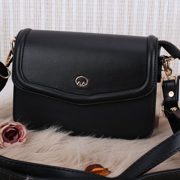 Motto Siyah Yandan asmalı Kadın Çanta