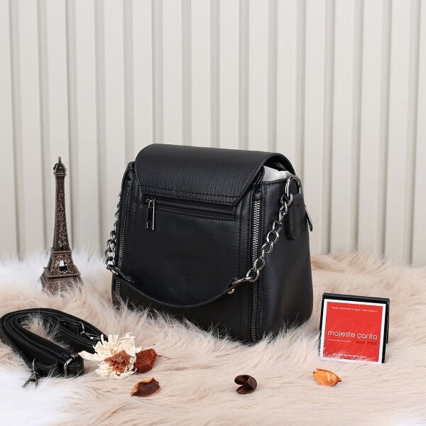 Motto siyah hem elde tutmalı hem yandan asmalı çanta