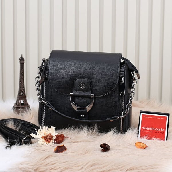 Motto siyah hem elde tutmalı hem yandan asmalı çanta