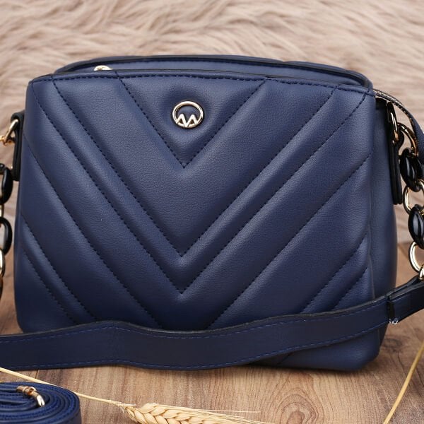 Motto Üç Gözlü Lacivert Çanta