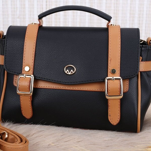 Motto Siyah Taba Yandan Asmalı Çanta
