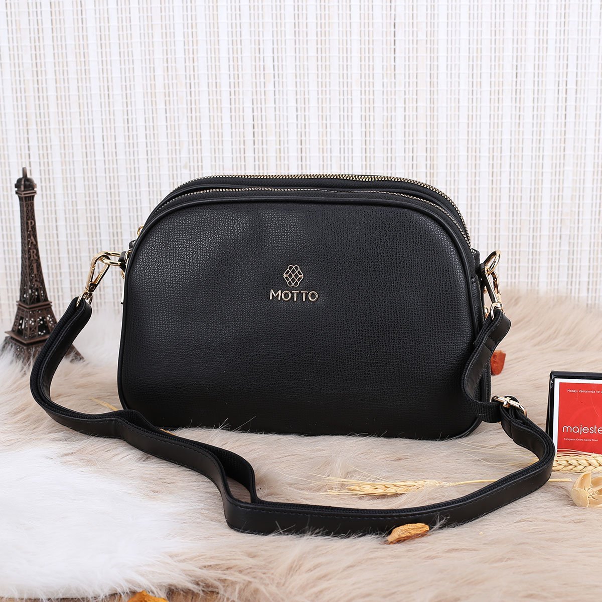 Motto Siyah Yandan Asmalı Çanta