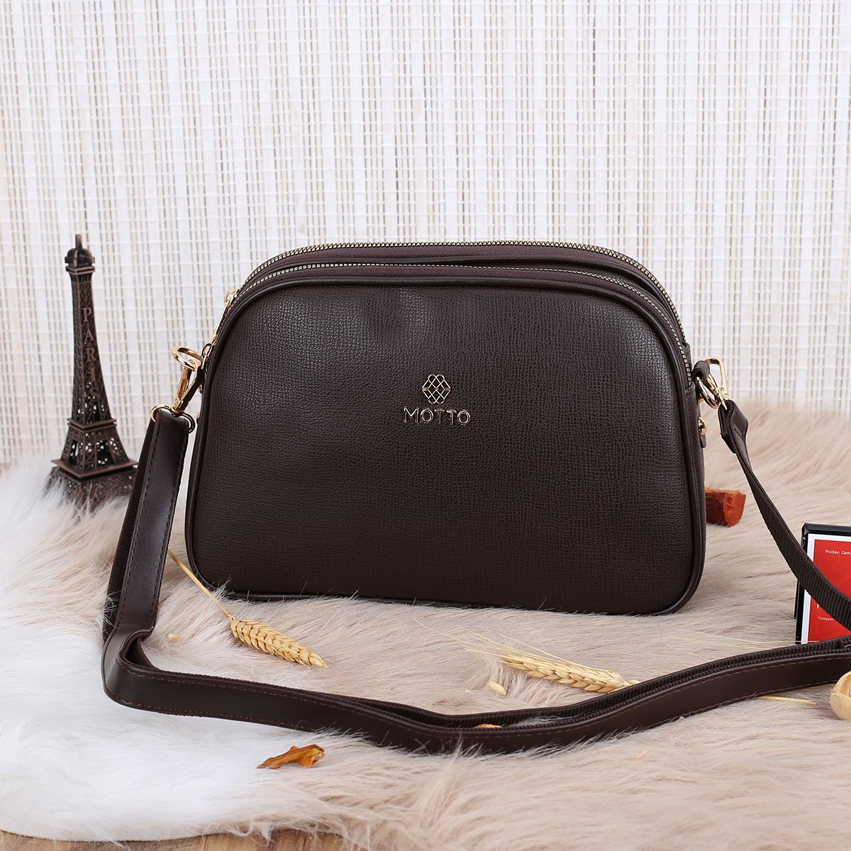 Motto Kahverengi Yandan Asmalı Çanta