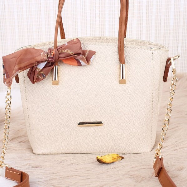 Yeni Sezon Beyaz Yandan Asmalı Krem Çanta
