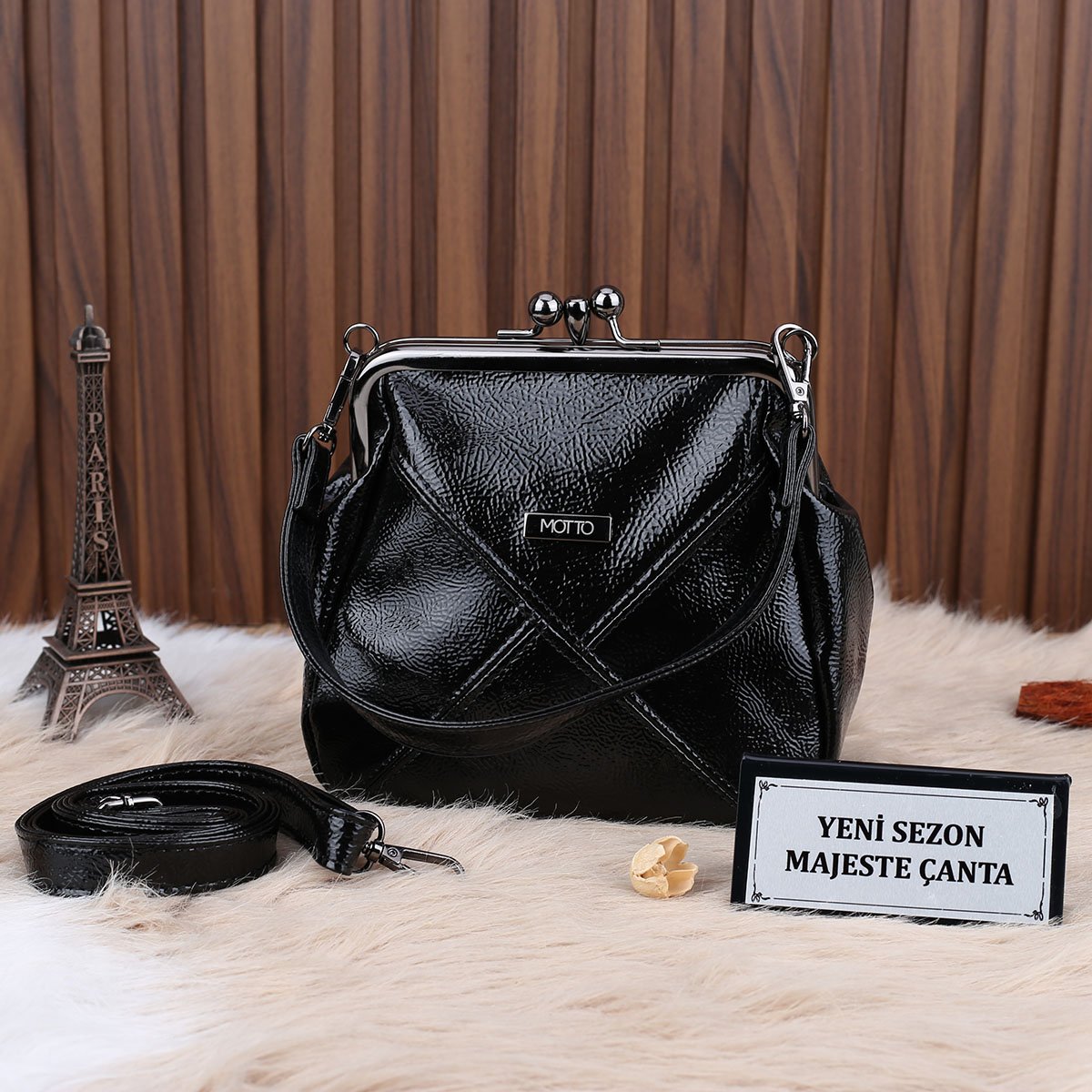 Motto Siyah Rugan Burslu Kadın Çanta