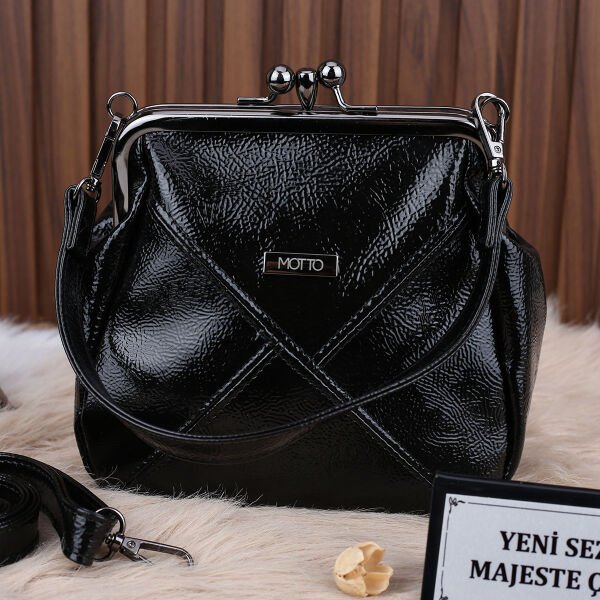 Motto Siyah Rugan Burslu Kadın Çanta