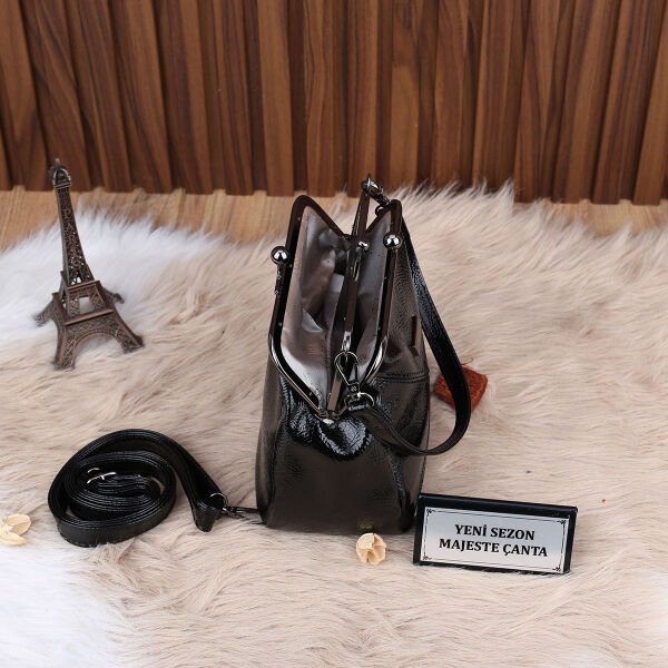 Motto Siyah Rugan Burslu Kadın Çanta