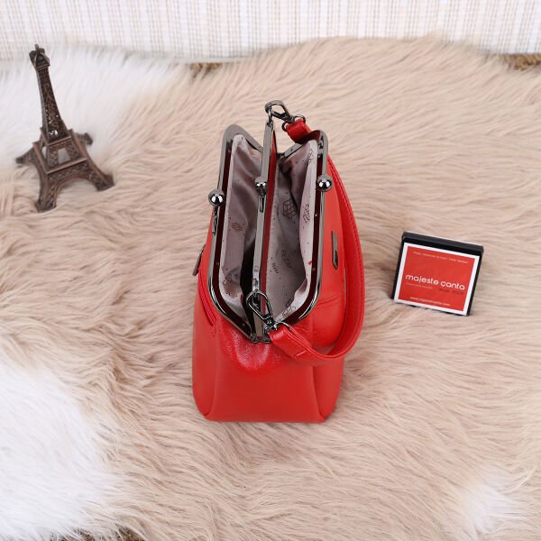 Kırmızı Çift Gözlü Burslu Motto Çanta