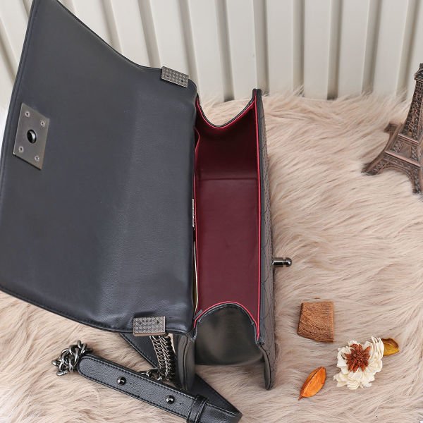 Yeni Sezon Siyah Rugan Zincirli Çanta