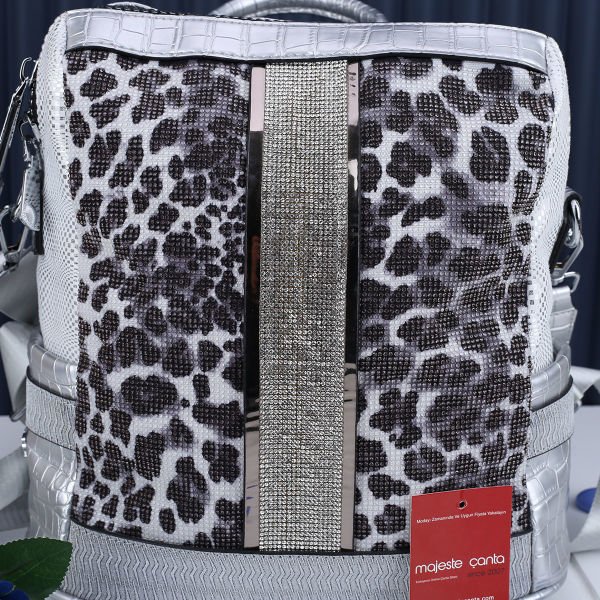 Gümüş Leopar Desenli Taşlı Sırt Çantası